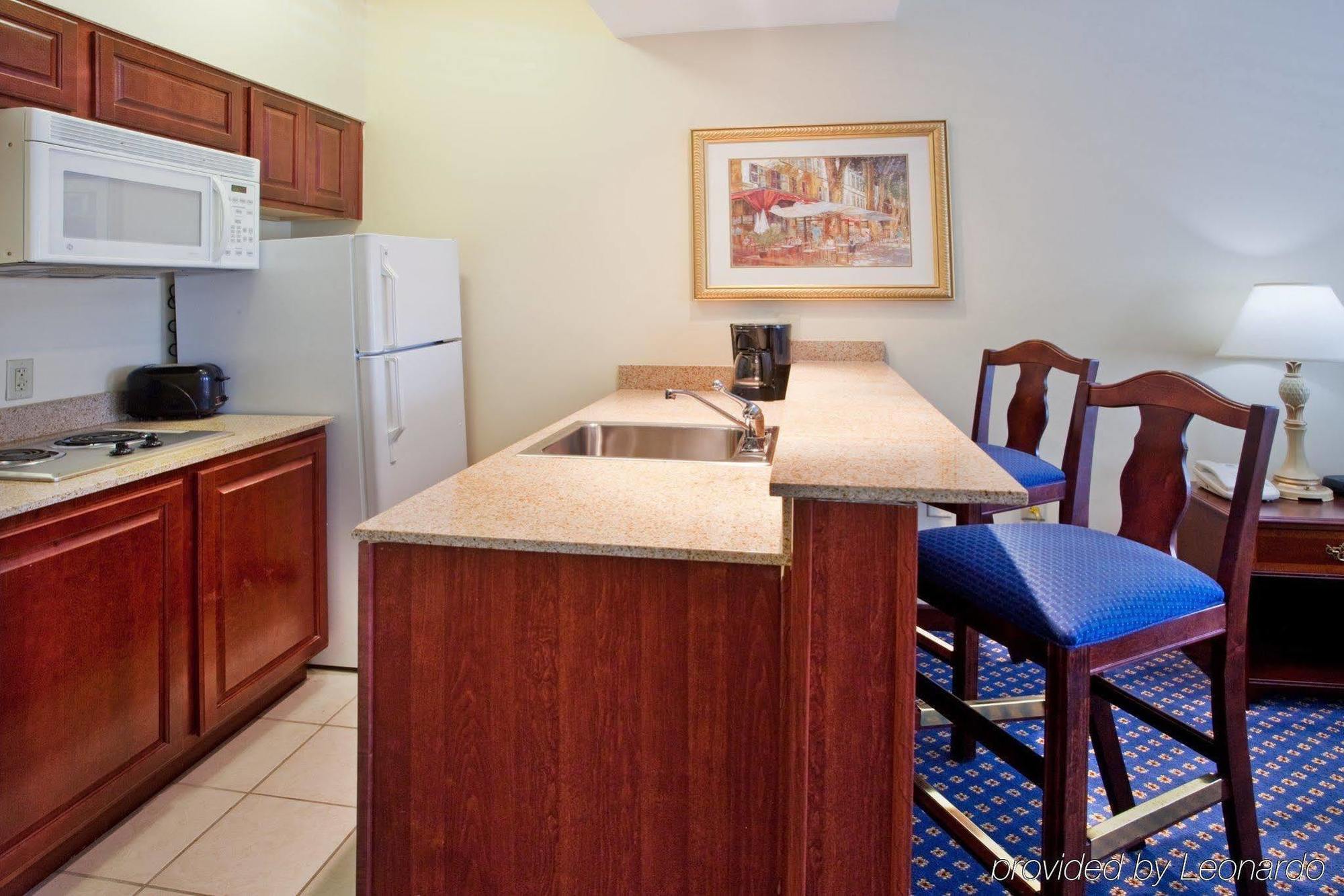 Staybridge Suites Savannah Historic District By Ihg Номер фото